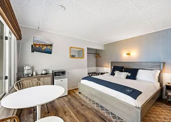 Fresh Coast Motel hotel thumbnail 5