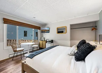 Fresh Coast Motel hotel thumbnail 7