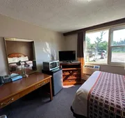 Bears Den Lounge and Motel hotel detail image 4