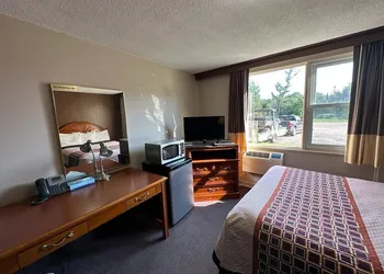 Bears Den Lounge and Motel hotel thumbnail 4