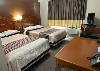 Bears Den Lounge and Motel hotel thumbnail 7