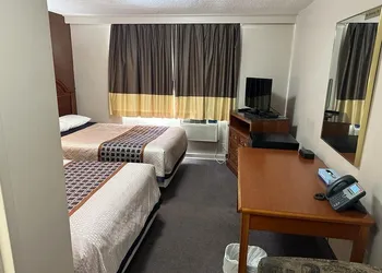 Bears Den Lounge and Motel hotel thumbnail 8
