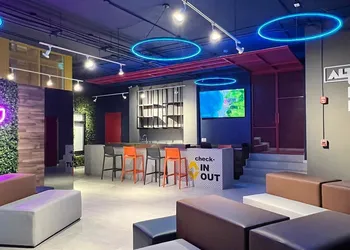 ALT Urbana hotel thumbnail 2