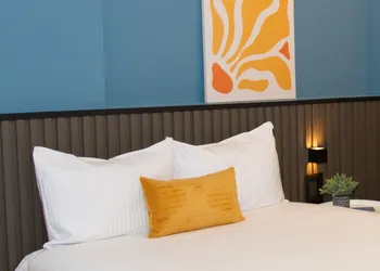 NIU Reforma hotel thumbnail 3