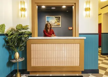 Dew Drop Inn hotel thumbnail 2