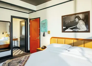 Dew Drop Inn hotel thumbnail 7
