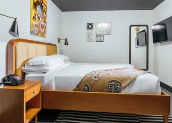 Dew Drop Inn hotel thumbnail 8