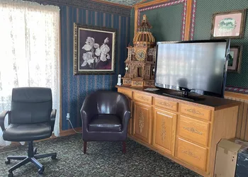 Victorian Inn Superior By Capital O NE hotel thumbnail 7