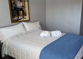 Ingles Motel hotel thumbnail 2