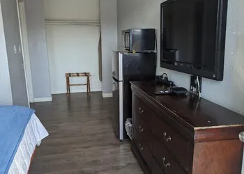 Ingles Motel hotel thumbnail 3