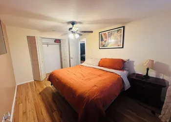 Cozy Downriver home hotel thumbnail 3