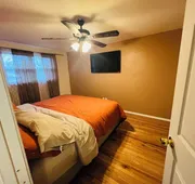 Cozy Downriver home hotel detail image 4