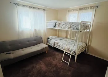 Cozy Downriver home hotel thumbnail 7