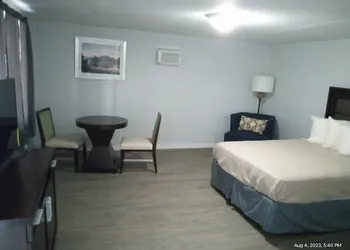 Homes-N-Courts hotel thumbnail 2