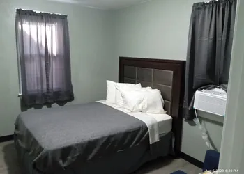 Homes-N-Courts hotel thumbnail 3