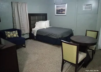 Homes-N-Courts hotel thumbnail 5