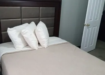 Homes-N-Courts hotel thumbnail 6