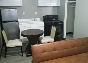 Homes-N-Courts hotel thumbnail 8