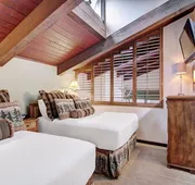 Rustic Mountain View 2Bedroom Condo- Lodge at Vail by RedAwning hotel detail image 5