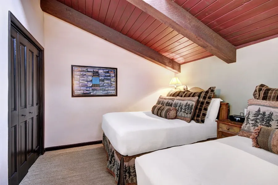 Rustic Mountain View 2Bedroom Condo- Lodge at Vail by RedAwning hotel detail image 6
