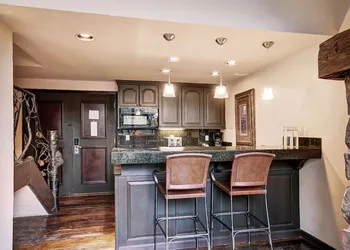 Rustic Mountain View 2Bedroom Condo- Lodge at Vail by RedAwning hotel thumbnail 8