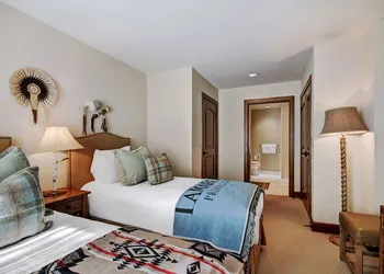 Exclusive 2BR Ritz-Carlton w Mountain Rustic Décor by RedAwning - Save 20% on 7+ Nights! hotel thumbnail 5