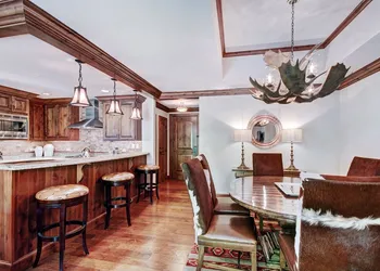 Exclusive 2BR Ritz-Carlton w Mountain Rustic Décor by RedAwning - Save 20% on 7+ Nights! hotel thumbnail 6