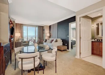 LUXE 702 MGM Signature 1 BR 2 BTH SUITE hotel thumbnail 4