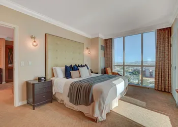 LUXE 702 MGM Signature 1 BR 2 BTH SUITE hotel thumbnail 6