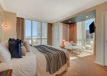 LUXE 702 MGM Signature 1 BR 2 BTH SUITE hotel thumbnail 7
