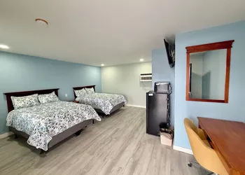 Deluxe Inn hotel thumbnail 2