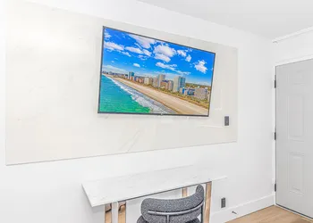 Fifth and Ocean hotel thumbnail 7