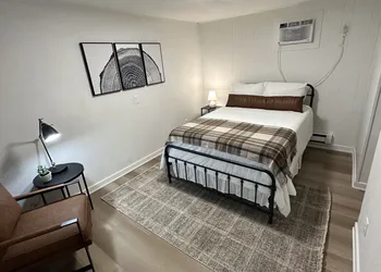 Rockwell Commons hotel thumbnail 2