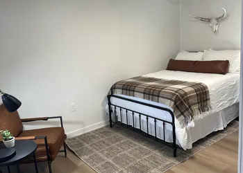 Rockwell Commons hotel thumbnail 3