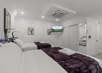 New Season Royals hotel thumbnail 5