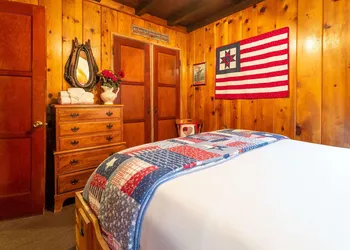 Arrowhead Pine Rose Cabins hotel thumbnail 4