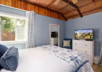 Arrowhead Pine Rose Cabins hotel thumbnail 6