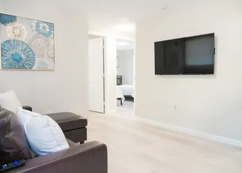 University Serenity Suites 15th hotel thumbnail 8