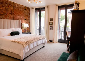 Speakeasy Suites hotel thumbnail 4