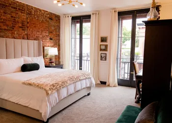 Speakeasy Suites hotel thumbnail 4