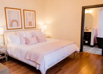Speakeasy Suites hotel thumbnail 5