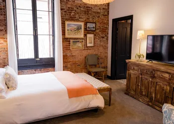 Speakeasy Suites hotel thumbnail 6
