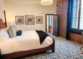 Speakeasy Suites hotel thumbnail 8