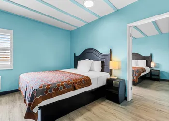 Rodeway Inn & Suites North Hollywood Burbank Airport - Universal Area hotel thumbnail 8