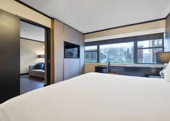 Hudson Yards Hotel hotel thumbnail 3