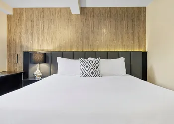 Hudson Yards Hotel hotel thumbnail 8