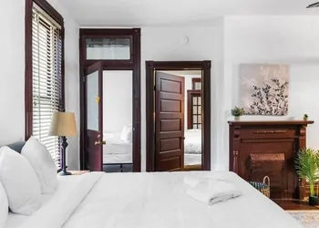 Private Pool and Renovated Home hotel thumbnail 6