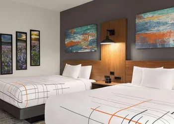 La Quinta Inn & Suites By Wyndham Austin South hotel thumbnail 6