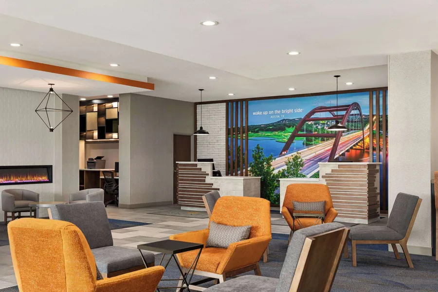 La Quinta Inn & Suites By Wyndham Austin South hotel detail image 2
