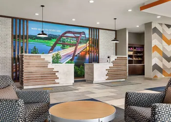 La Quinta Inn & Suites By Wyndham Austin South hotel thumbnail 3